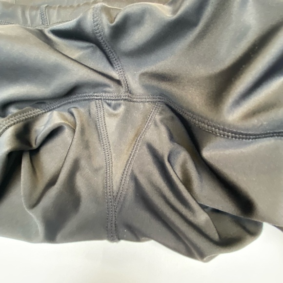 NEW! Athleta Compression UV Sweat Wicking 7/8 All Black Legging Women’s Size XS - Picture 8 of 12